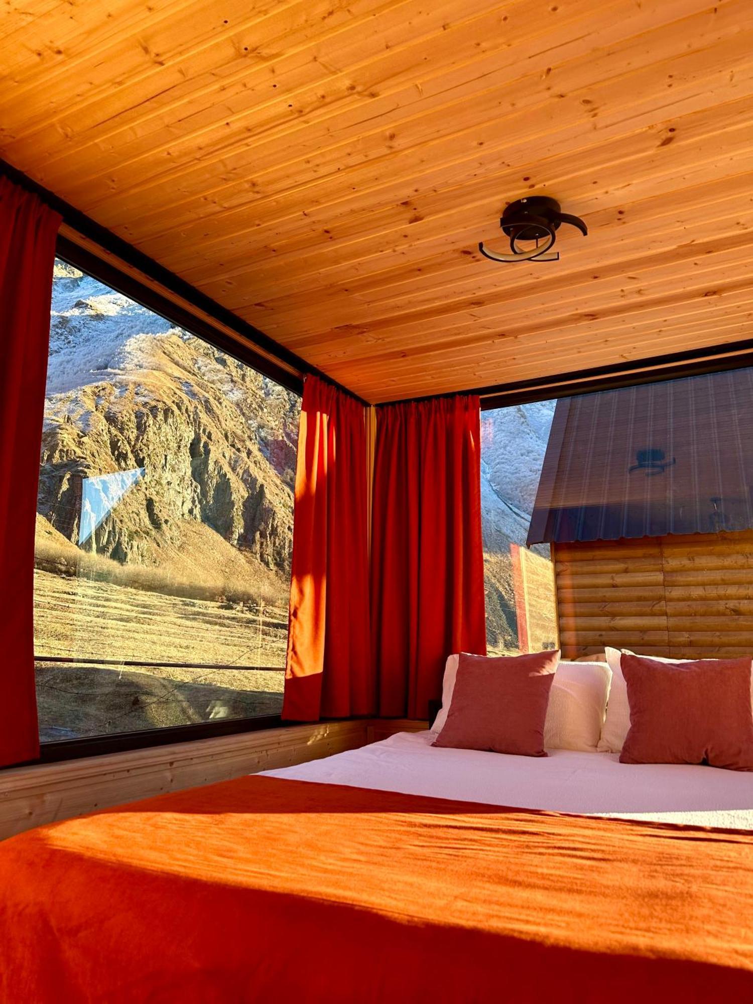 Kazbegi Inn Cottages Eksteriør bilde