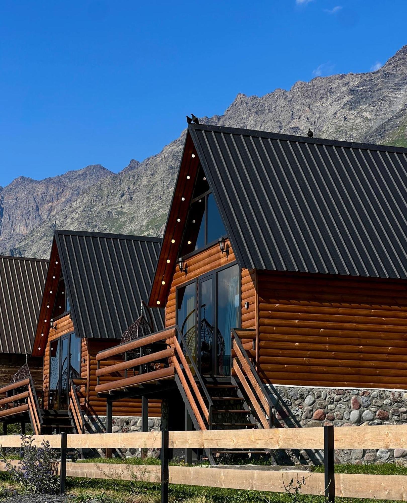 Kazbegi Inn Cottages Eksteriør bilde