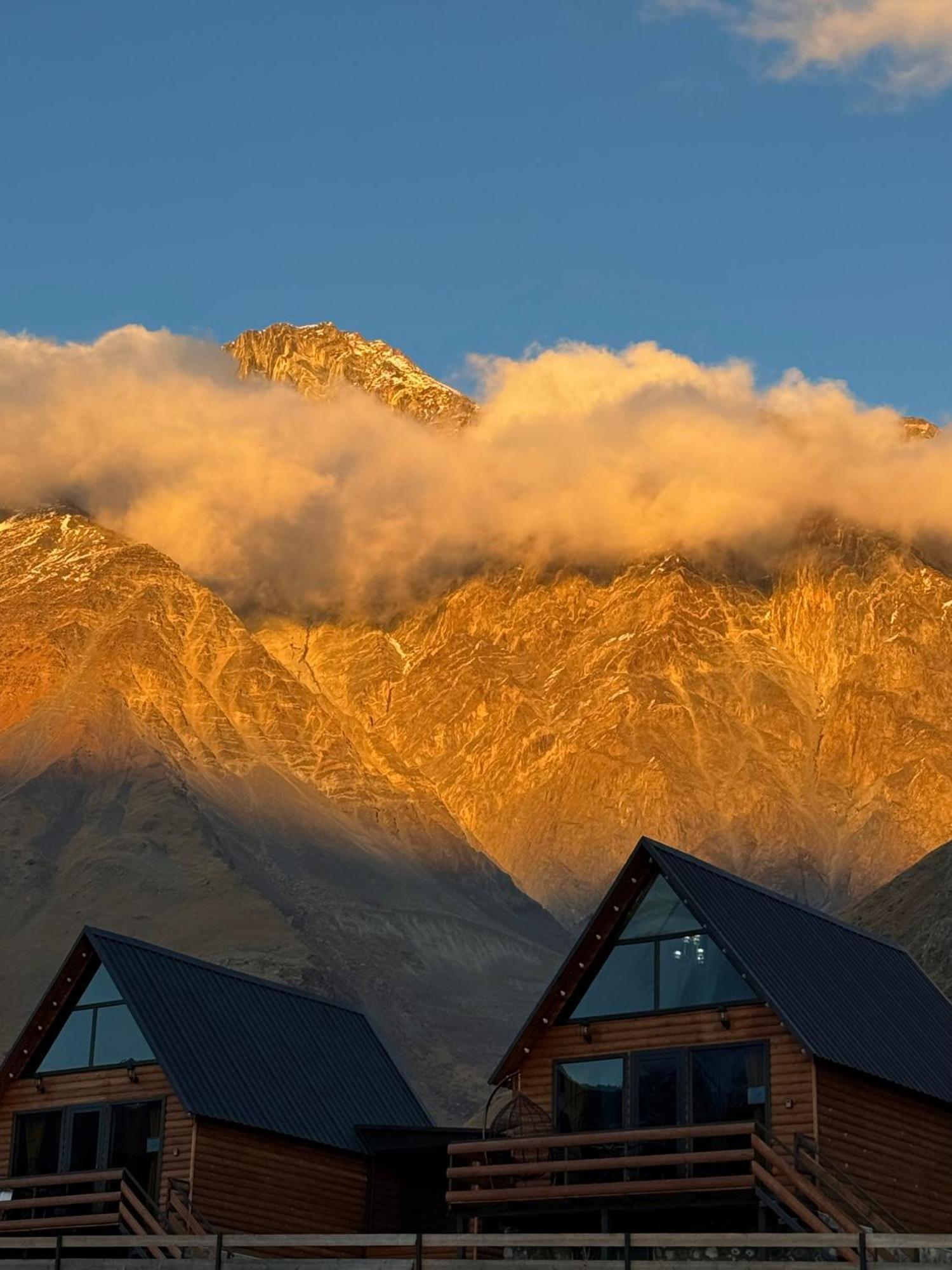 Kazbegi Inn Cottages Eksteriør bilde