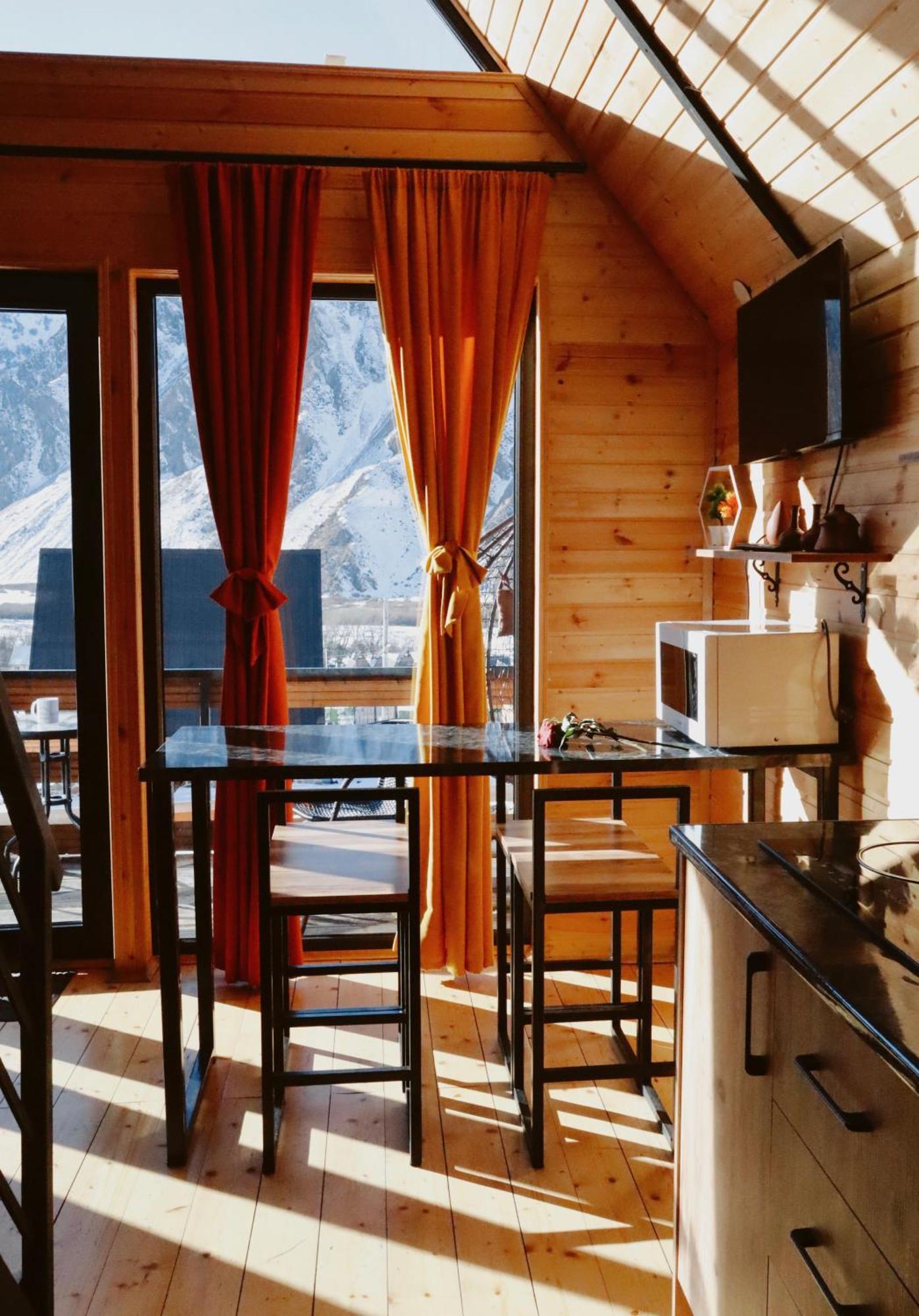 Kazbegi Inn Cottages Eksteriør bilde